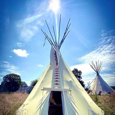 Terra-Tipike, Tipi A La Ferme Entre Terre Et Mer Trebry Bagian luar foto