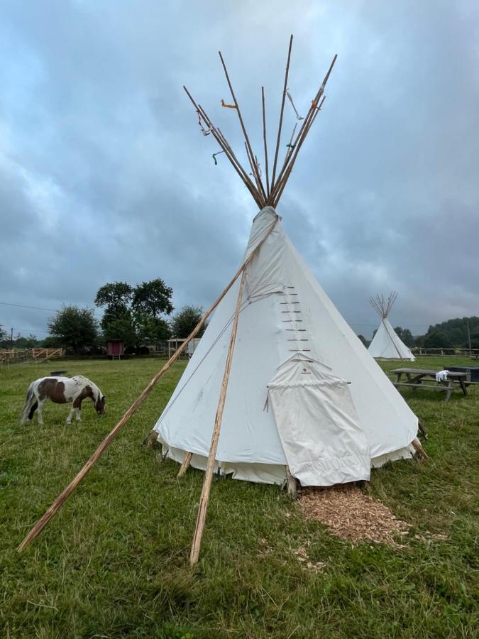 Terra-Tipike, Tipi A La Ferme Entre Terre Et Mer Trebry Bagian luar foto
