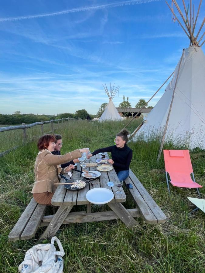Terra-Tipike, Tipi A La Ferme Entre Terre Et Mer Trebry Bagian luar foto