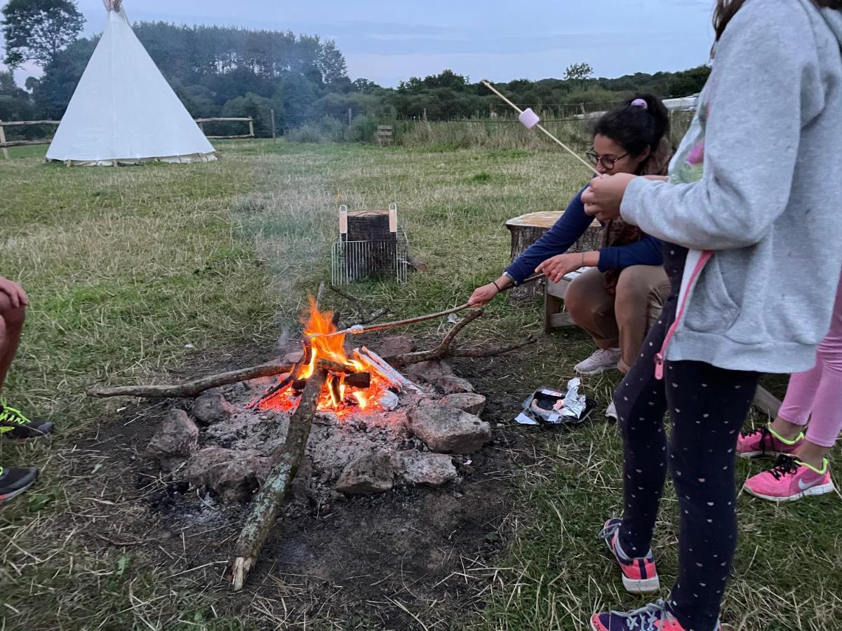 Terra-Tipike, Tipi A La Ferme Entre Terre Et Mer Trebry Bagian luar foto