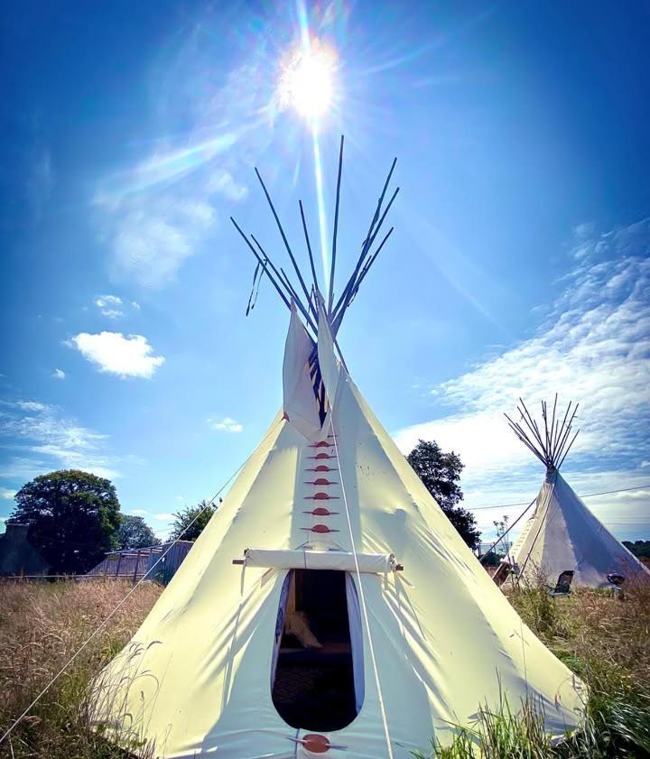 Terra-Tipike, Tipi A La Ferme Entre Terre Et Mer Trebry Bagian luar foto